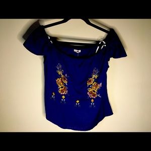 Boho style shoulder shirt